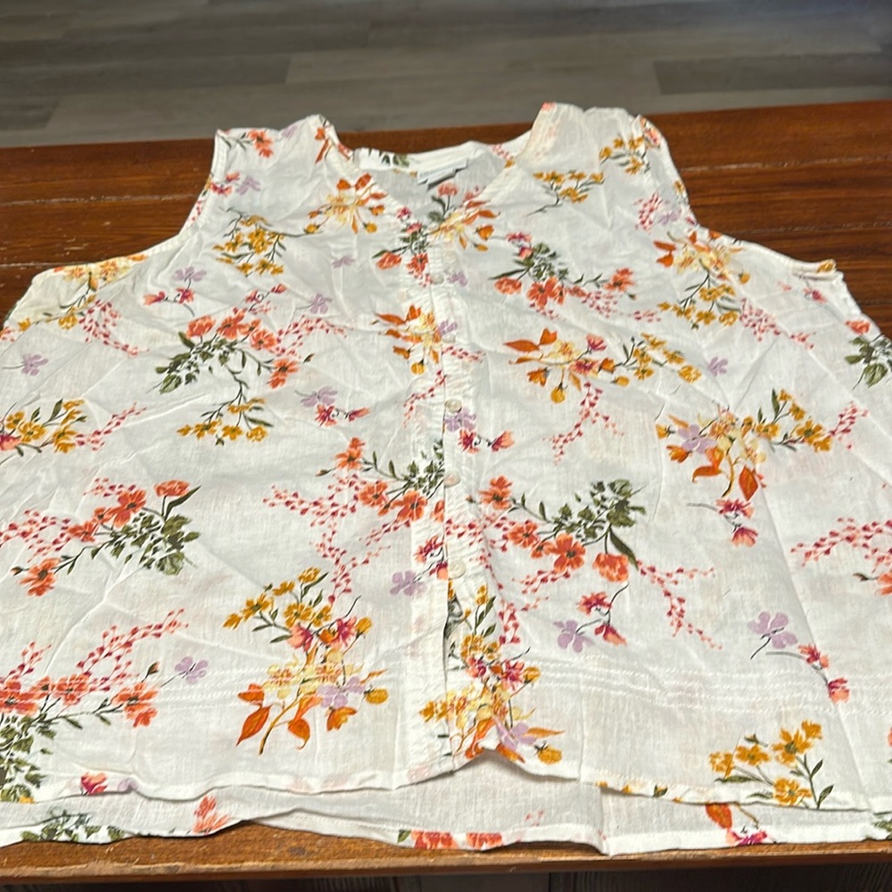 Liz Claiborne sleeveless blouse.  Very pretty size XXL.